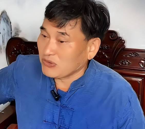 众人拼命争抢流量！大衣哥朱之文却只求降温，普通人爆红后的保命清醒捷径
 
别人拼