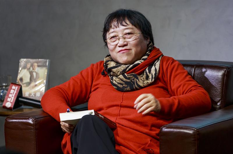 性学家李银河说："人如果把自己孤立起来，不交朋友，不走亲戚，不出远门，不串邻居，