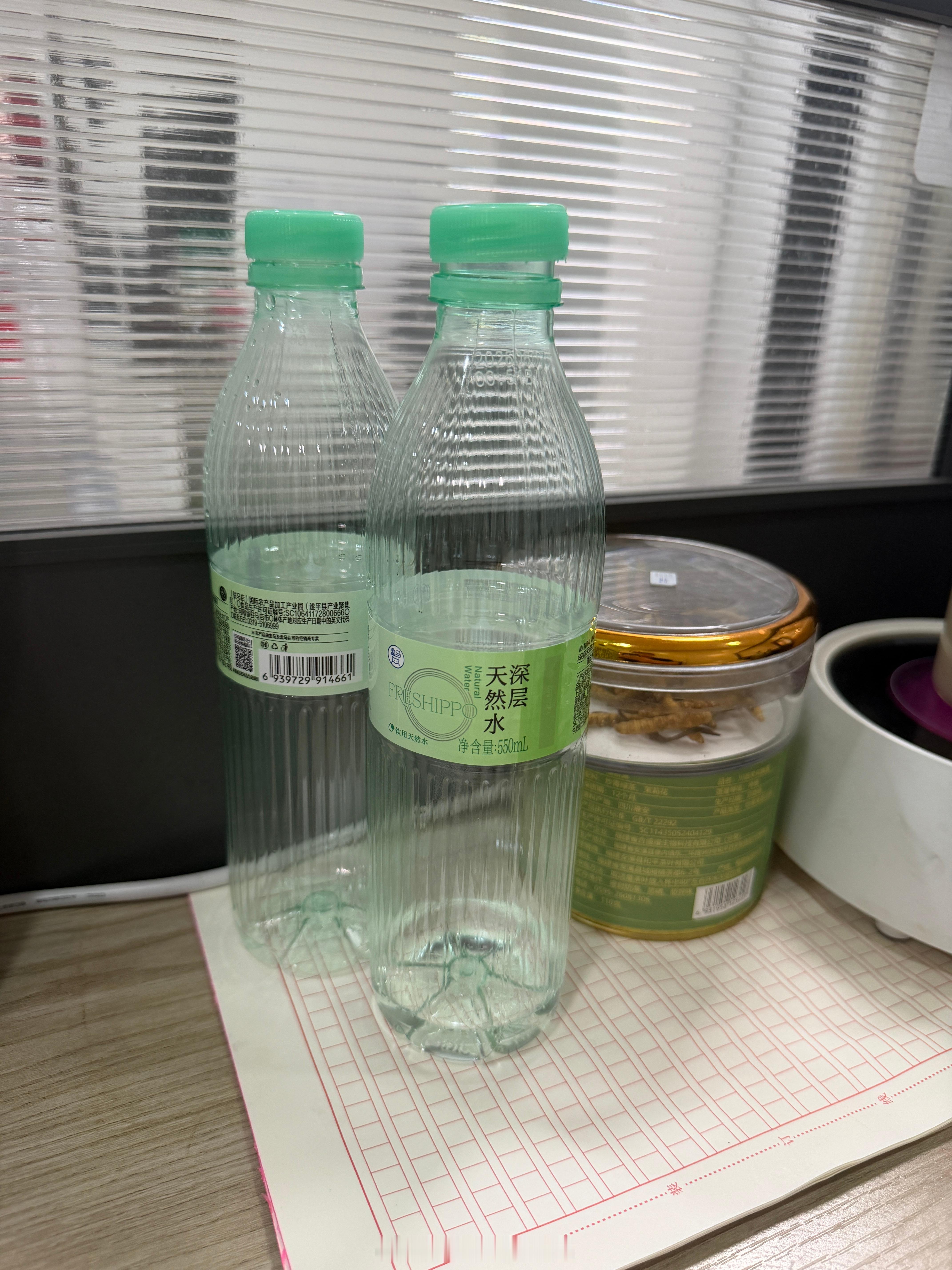 一上午怼了两瓶矿泉水 