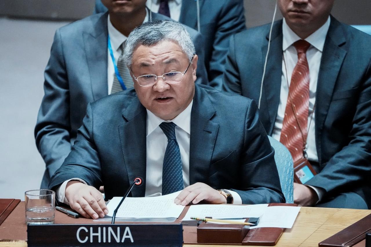 霍尔木兹海峡局势再掀波澜，中方直指问题根源在于美以！
 
当地时间4月27日，中