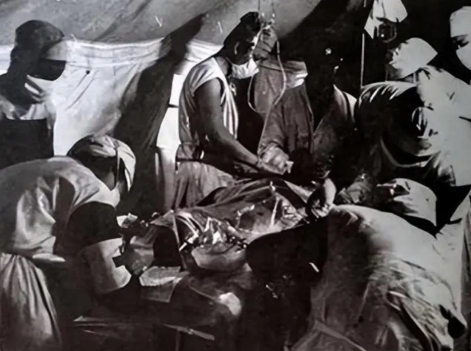 1984年，战士李陶雄为救战友中弹后，壮烈牺牲。谁知在遗体送往后方安葬时，李陶雄