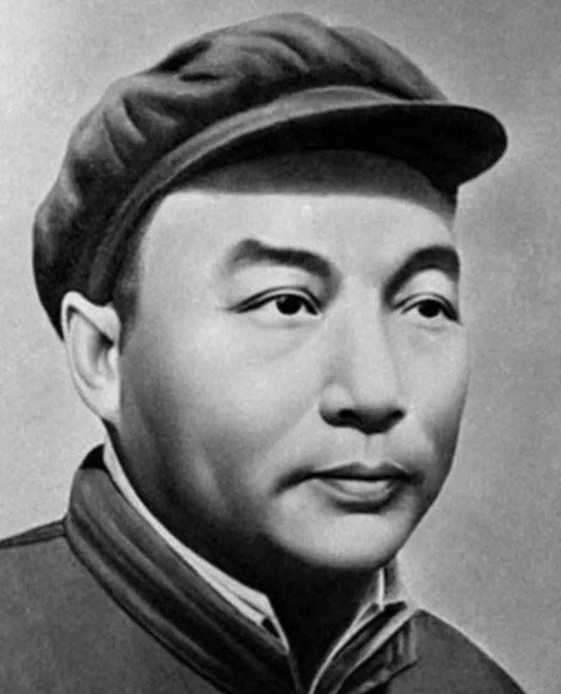 1948年，国军排长带队投诚，谁知，当他来到登记处时，文书却是大惊，“张定元，怎