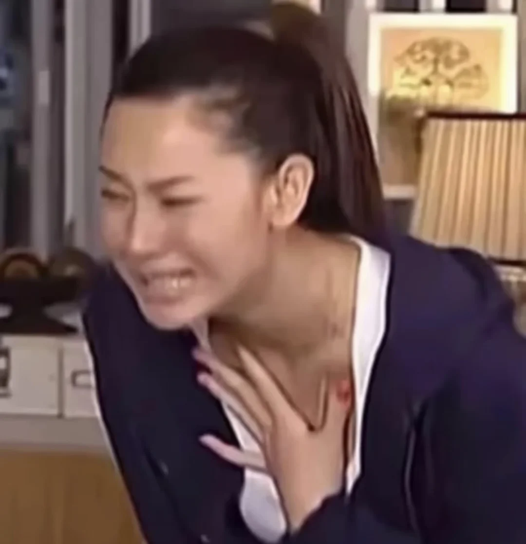 今日份笑点：今天听同事说一已婚同事和前台好上了，吐槽小全简直不可貌相...