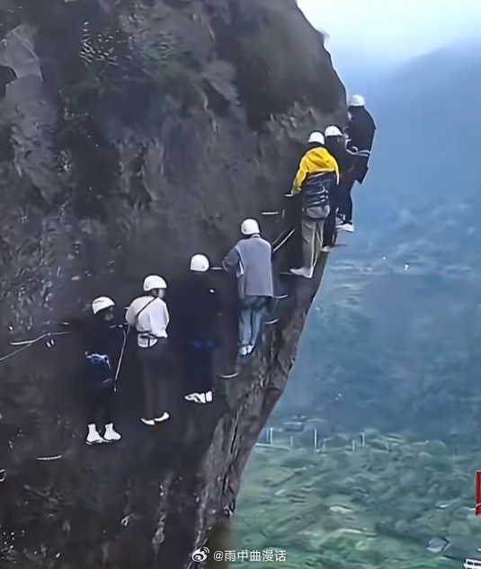 央视曝光飞拉达安全带不安全飞拉达火了三四年，结果央视一查：无统一运营标准、三点式