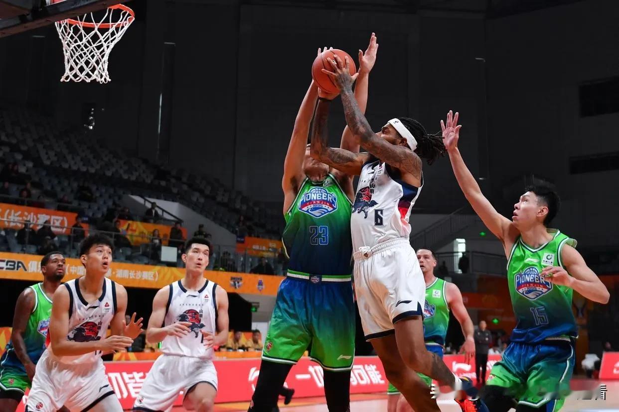 12月7日CBA俱乐部杯赛战报：
  青岛116比93胜天津
  北京北汽95比