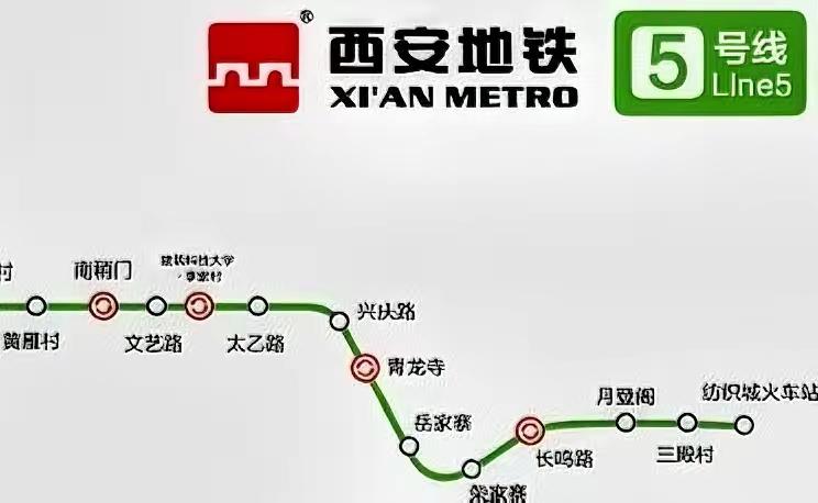 西安地铁5号线可太有存在感了！它就像一条城市脉络，串联起好多好玩的地方。从创新港