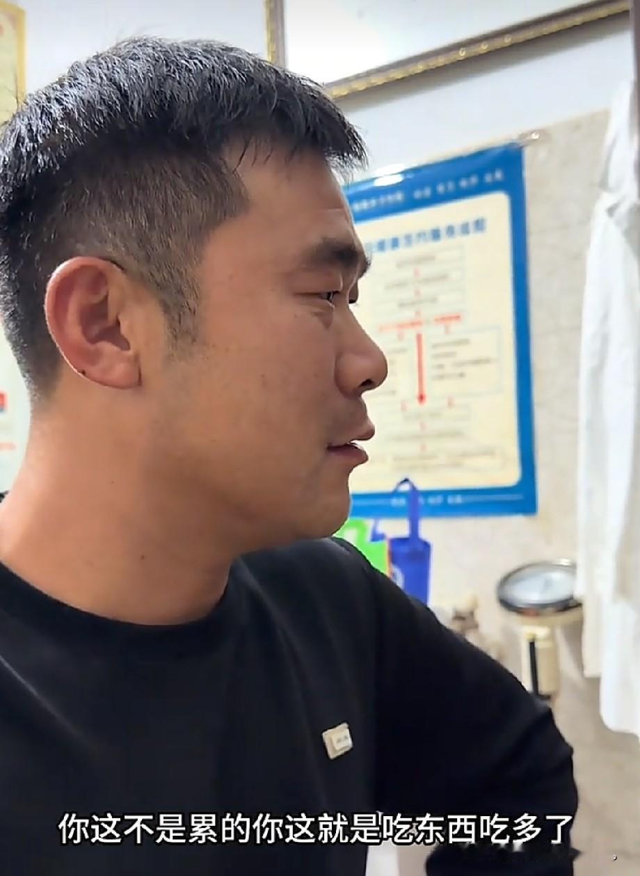 小故事！
    这半熟 他的太能吃了，晚上八点 多跑到小医院。说他 自己肚子浑