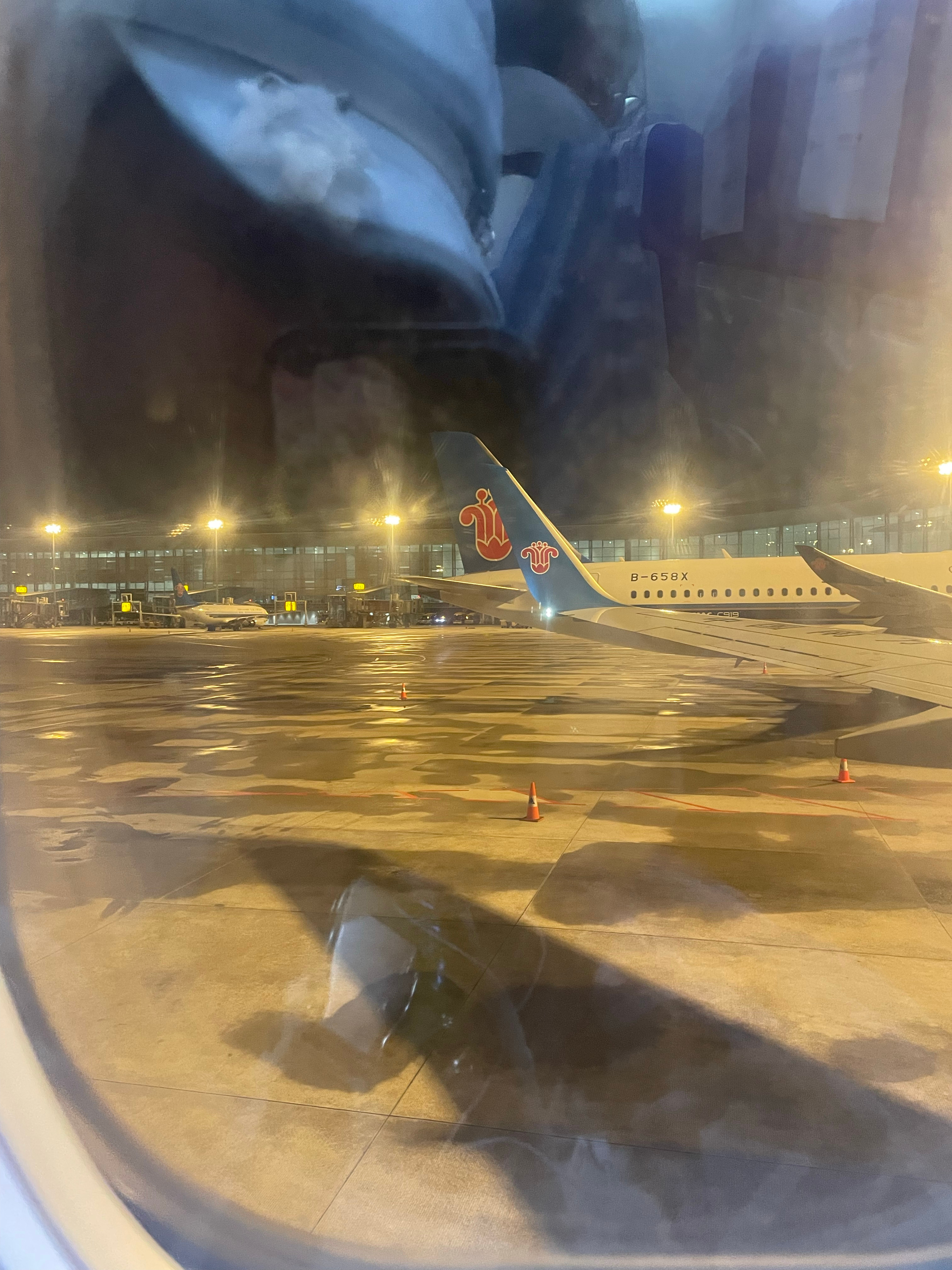 起落平安✈️ 