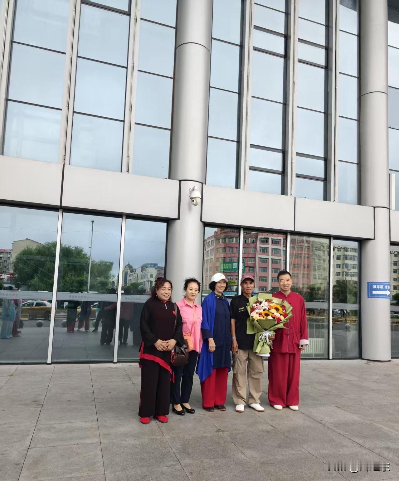 黑龙江省肇东市武术协会的福岛站站长刘洪祥，参加省外武术大赛获奖归来。
市武术协会