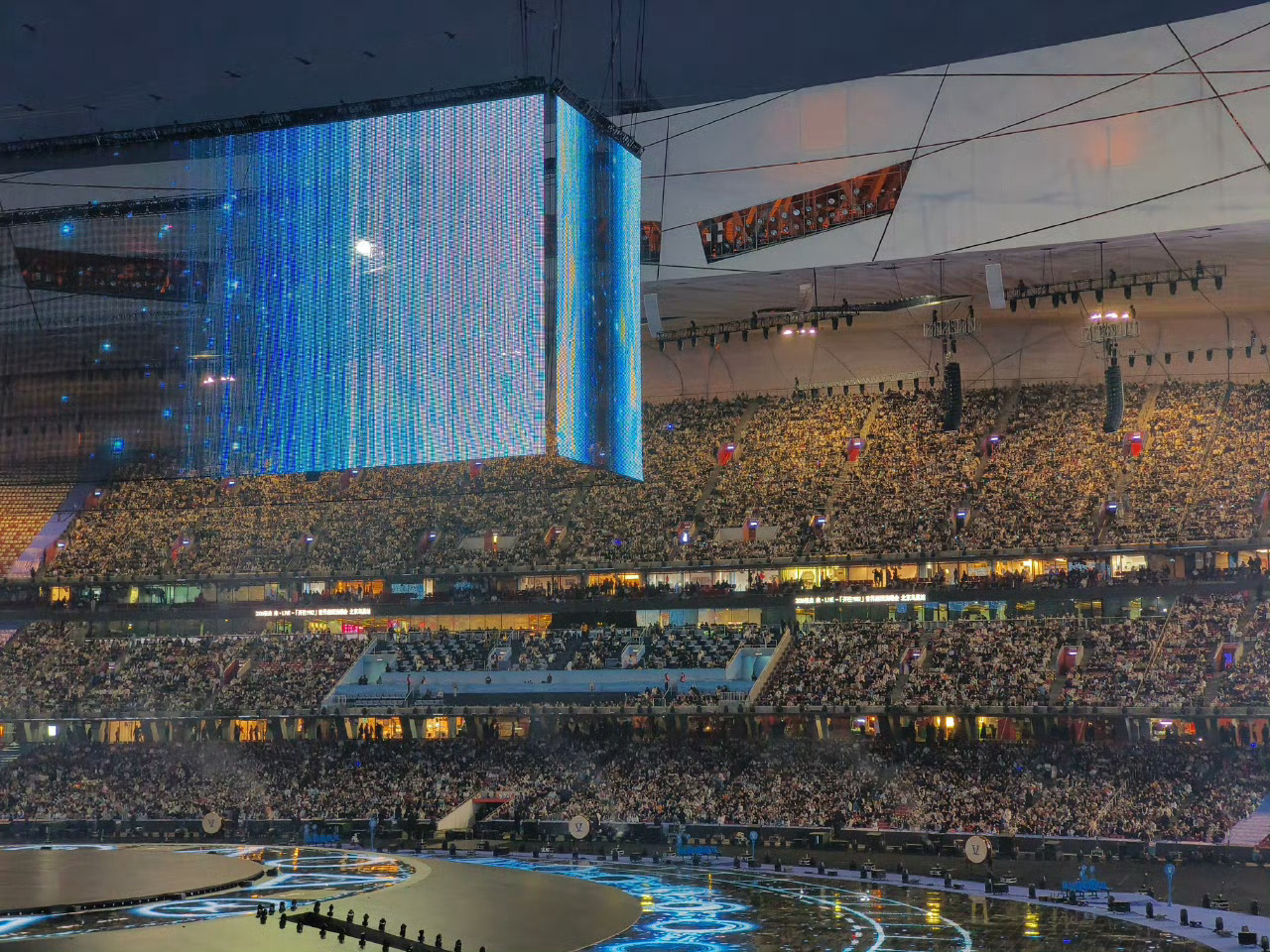 张杰鸟巢演唱会的上座率张杰鸟巢第二天上座率张杰鸟巢演唱会的上座率，厉害，