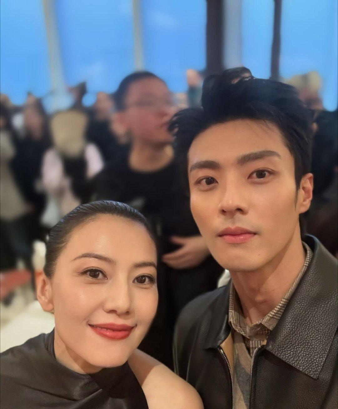 高圆圆和90后合照竟然毫无违和感啊！ 