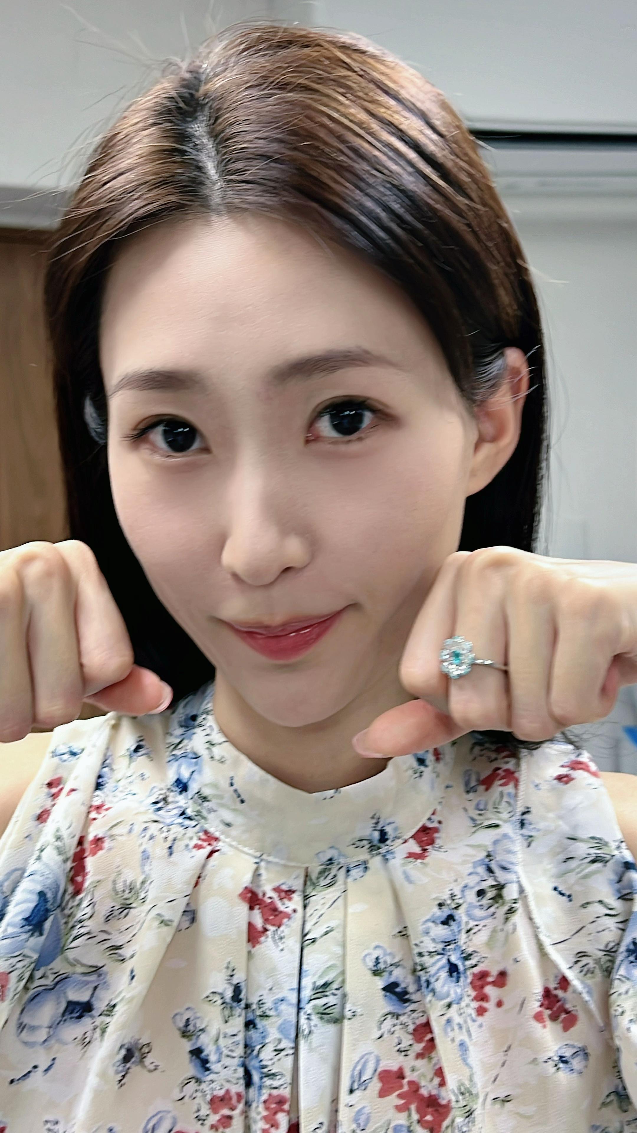 温柔也是一种力量， 好开心拿稀有宝石做的设计