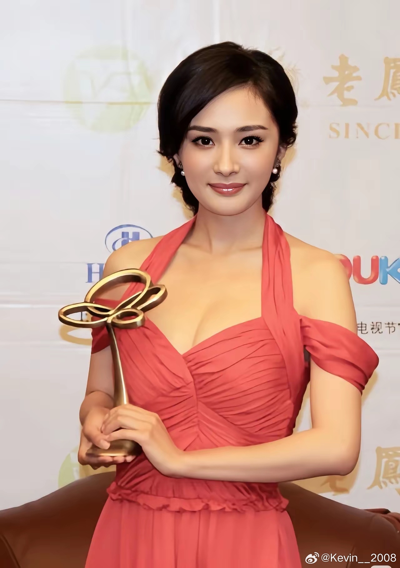 杨幂两次白玉兰对比，感觉确实老了很多 