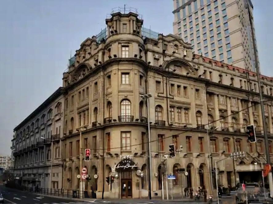 上海外滩礼查饭店，英式新古典庄重风骨，复古穹顶、雕花廊柱、错落窗格，自带老上海十