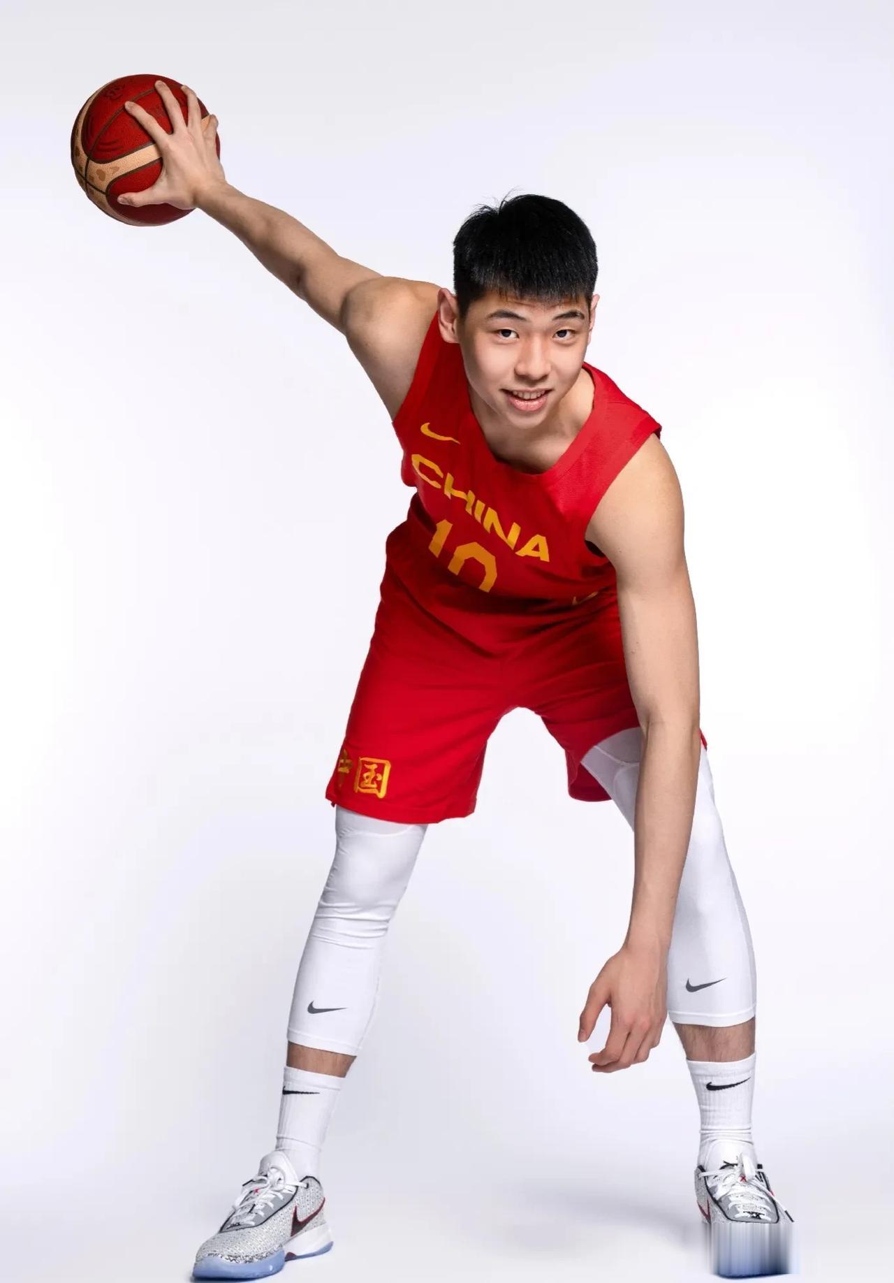 有一说一，目前来看下一个带领中国男篮走出低谷的球员肯定出自这4人。

1、崔永熙