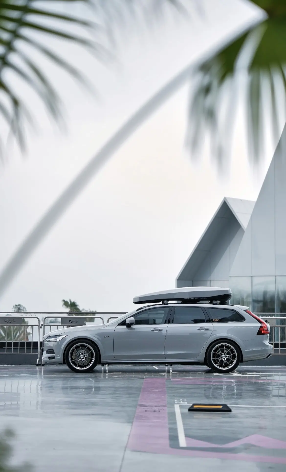 “我以为我水泥封心，直到我看见它”🏎️。这绝对是旅行车里面数一数二的存在了。