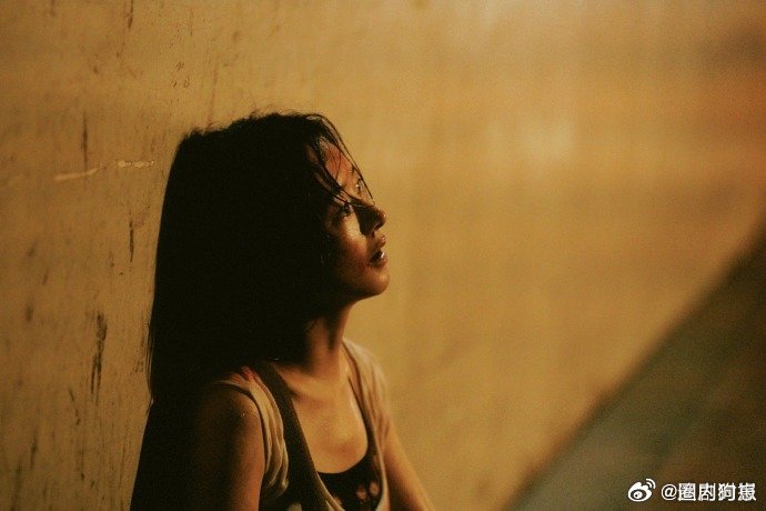 赵丽颖高月香一滴泪 高月香的一滴泪，是生活重压下的委屈宣泄。赵丽颖细腻演绎，将高