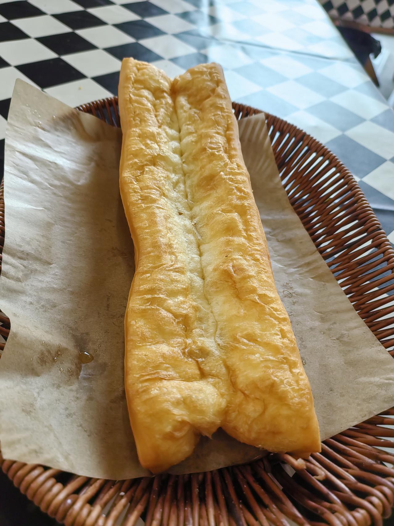 早饭，午饭一顿吃了。小份全家福海鲜饺子，五个。一碗糁。看看可能吃不饱，又要了一个