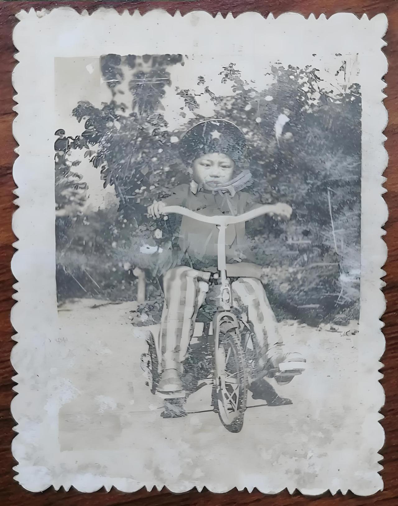 分享几张家乡小时候的老照片，一下就把我拉回旧时光。照片里有乡村的模样，没装电灯时