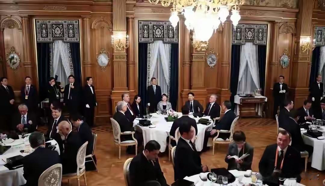 一场晚宴结束，高市敲定策略：对中国可以缓缓，先对俄罗斯下手。
19日的“C5+1