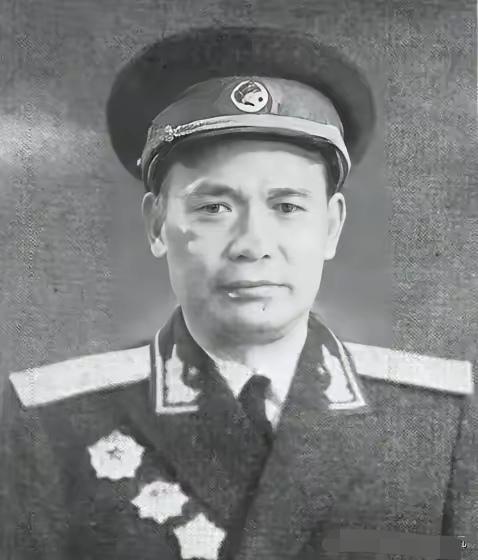 1929年12月，时任国民革命军第二军机枪连代理排长的叶长庚，因不满国民党反动派