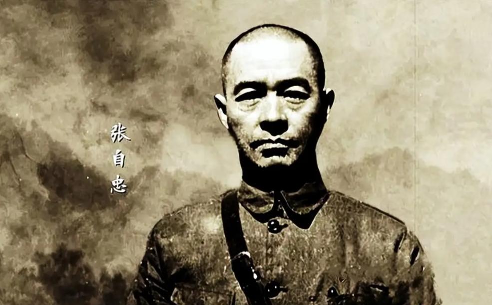 1940年，张自忠战死时，身边的随从马孝堂被日军一刀砍中脖子，他忍着剧痛滚进旁边