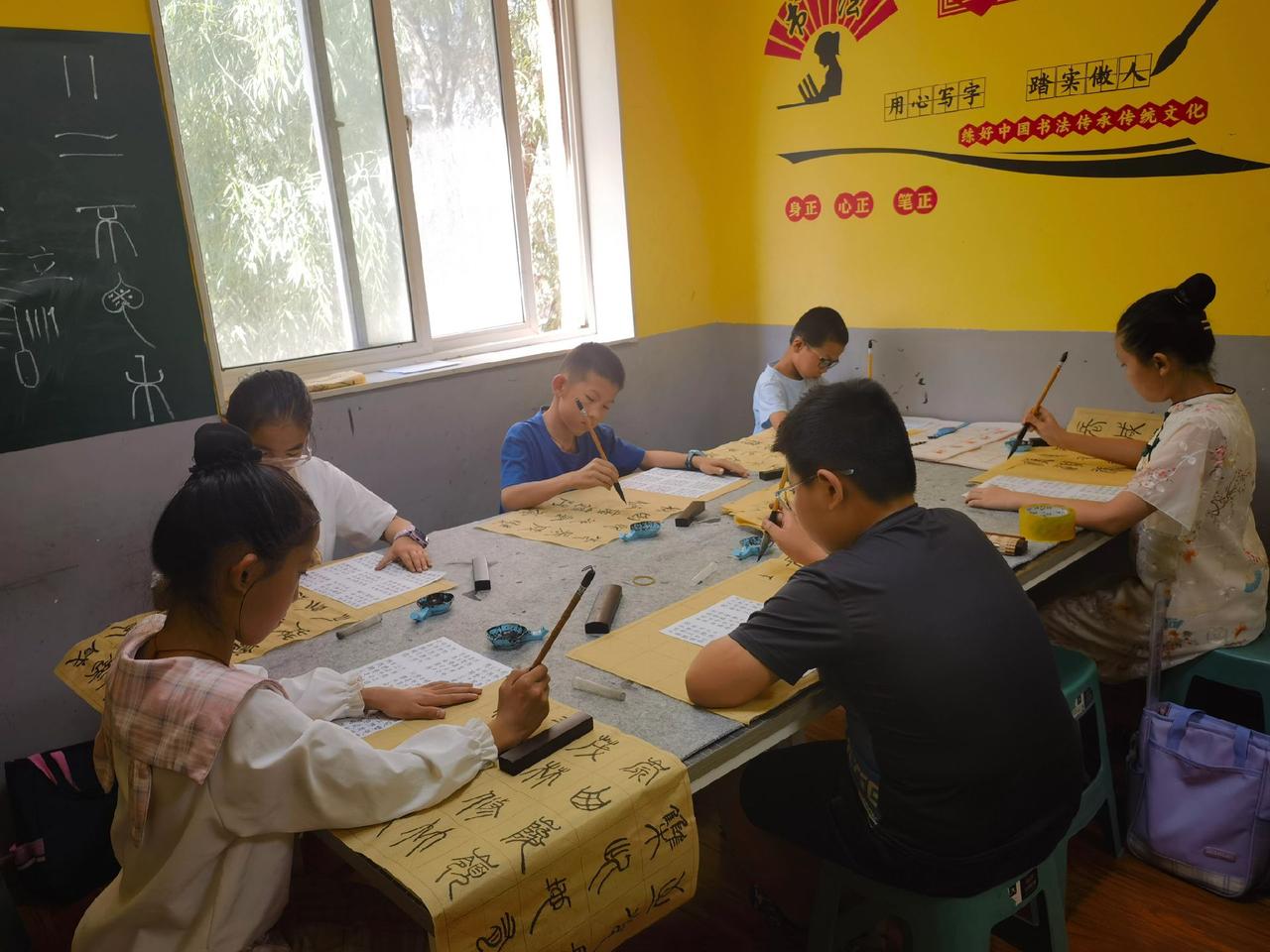 优秀的孩子需要从小培养 每天坚持练字 因为热爱所以坚持 写字是一种享受 少儿书法