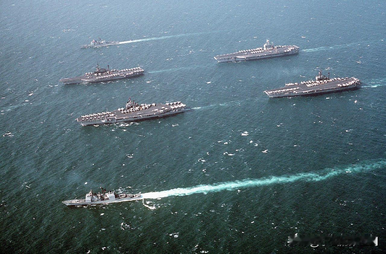 美国反向封锁吓不倒伊朗，原因有三点：
1、美国的意思只封锁与伊朗港口有关联的船只