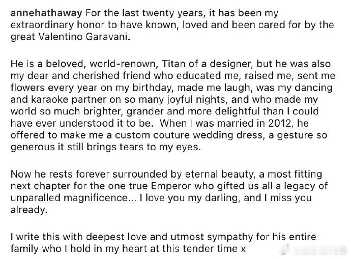 安妮海瑟薇悼念华伦天奴安妮海瑟薇缅怀华伦天奴 21日，安妮·海瑟薇在社交网站晒照