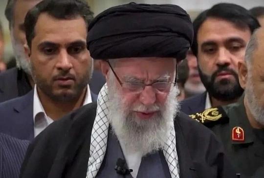 伊朗的问题，说到底就是哈梅内伊年龄太大了，把持政权太久了。我觉得这说法太片面了。