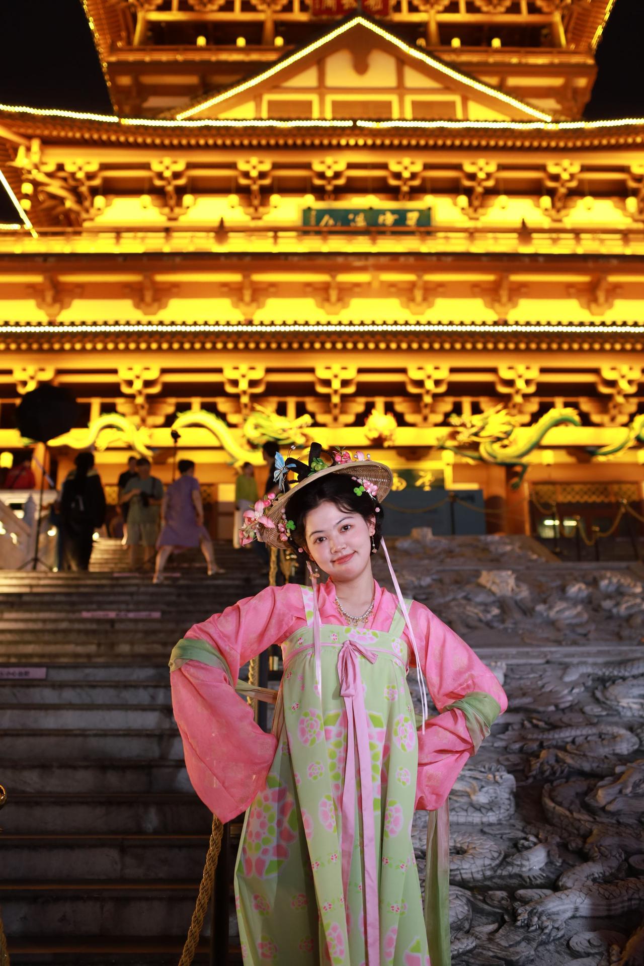 汉服打卡点 汉服夜景随拍 汉服打卡的好地方 古风古城夜景 国风夜景打卡地