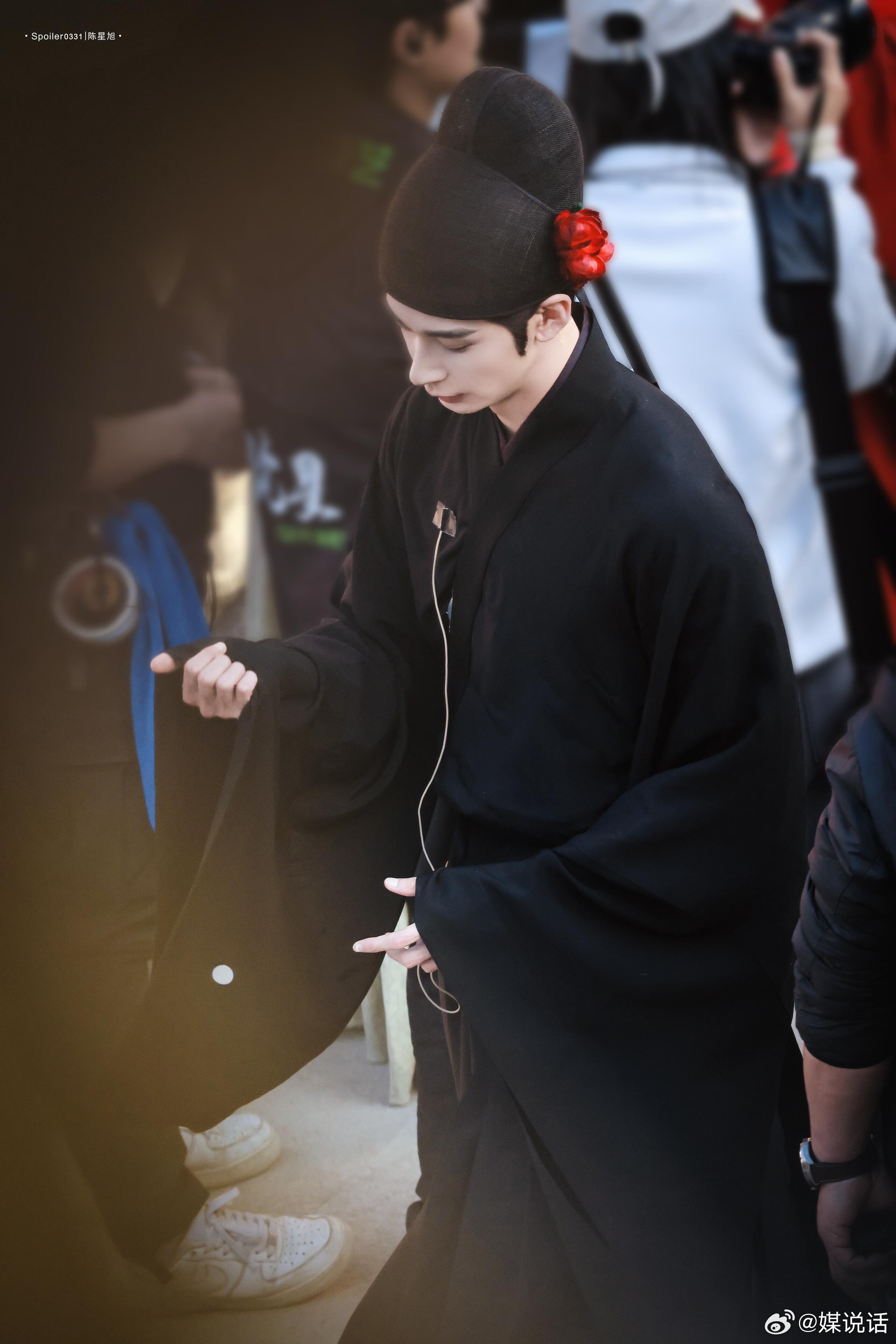 陈星旭《金枝》妆造，这是演唱戏的黑无常➕狐狸书生？ 