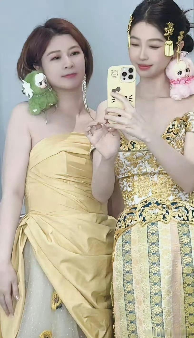 才刷到这么好笑的图，杜华都被美颜成美女了，可见🐟美颜和滤镜很厚啊