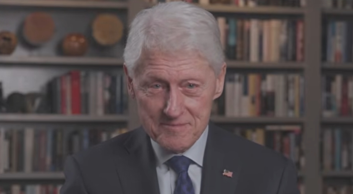 #克林顿爆特朗普与爱泼斯坦有过美好时光# 【克林顿：特朗普亲口告诉我的，他和爱泼