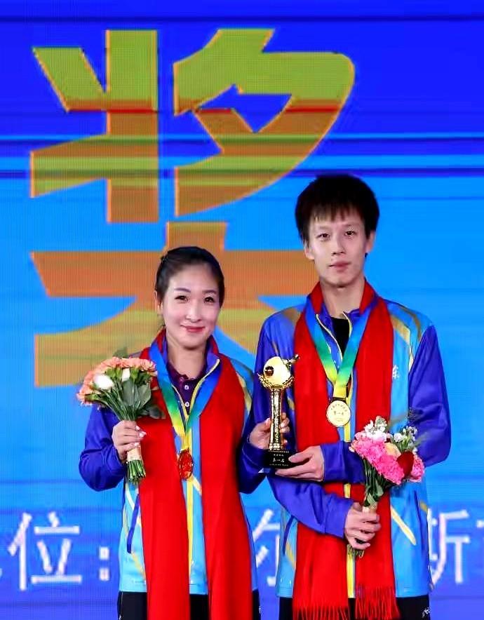 林高远刘诗雯这对混双组合，在全锦赛决赛里真给广东队争了气。先丢两局不慌神，连扳四