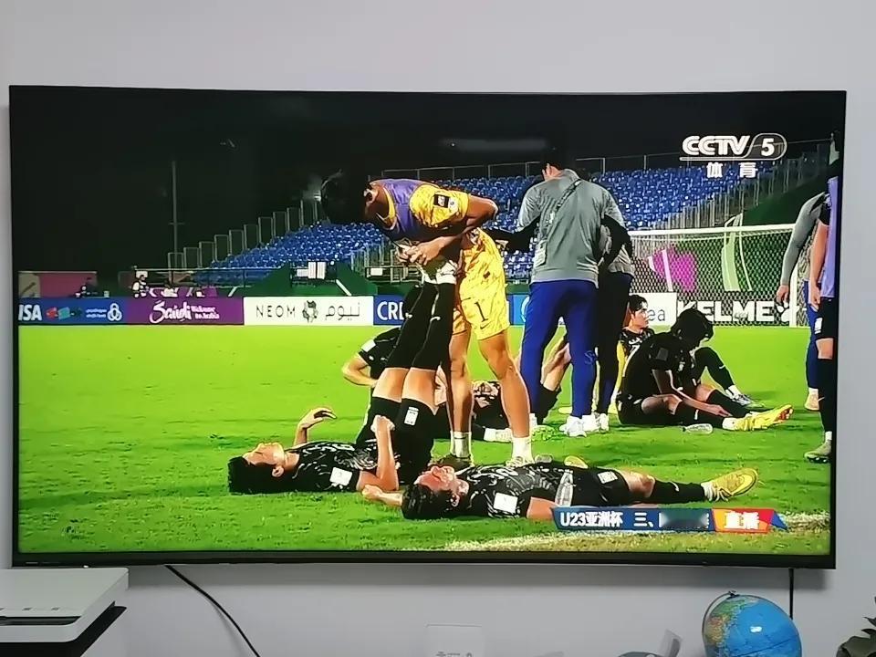 熬了大半夜，看不相关的两支球队的比赛。
应该说，韩国队踢的是失败的。
韩国队在人