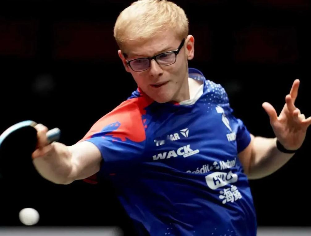 混团世界杯国乒首败诞生！梁靖崑错失4赛点 1-2遭小勒布伦逆转梁靖崑 北京时间1