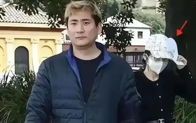 这下广大的网友想象力丰富的网民该蒙圈了吧？
对杨兰兰神秘的身份猜来猜去，差不多能