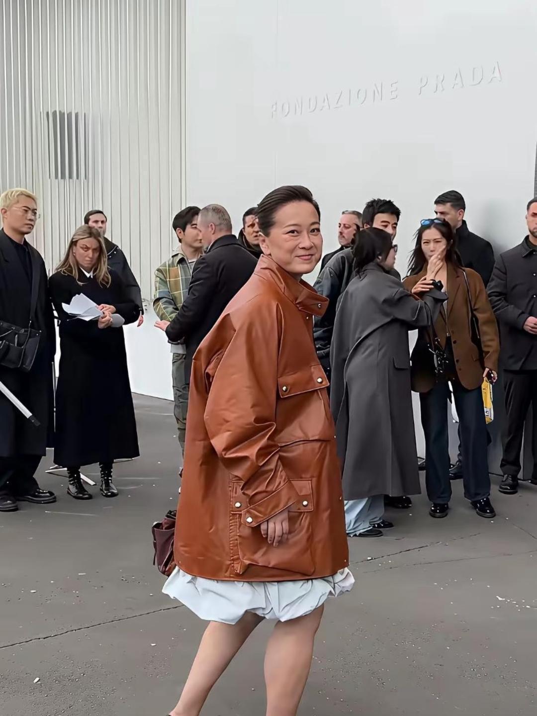 减肥成功的贾玲看起来，没胖的时候好看吧… 