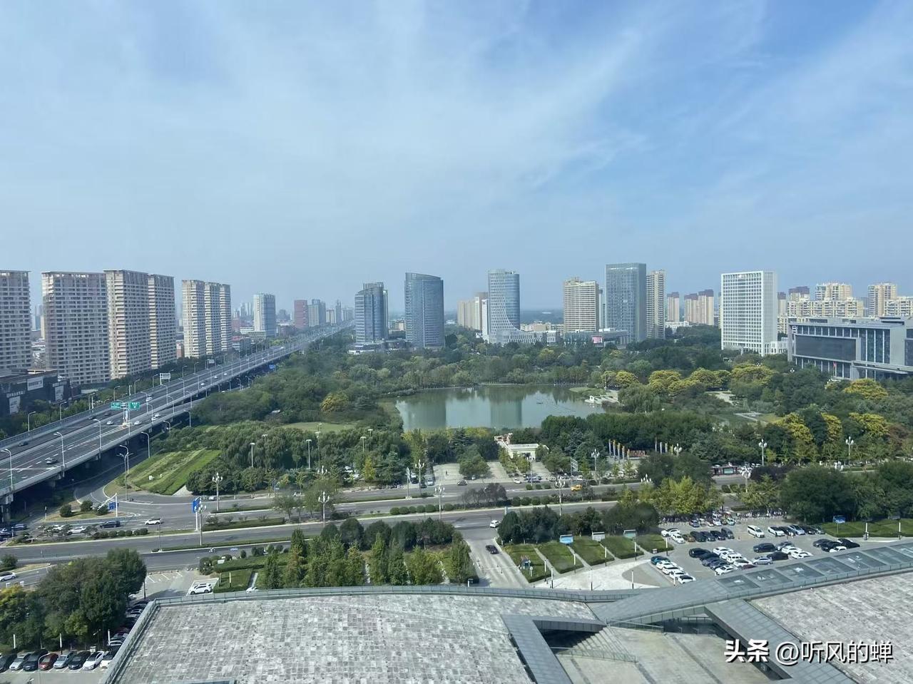 离婚的女性朋友若心存复婚的念头，奉劝你一定不要再发展新的感情。

离婚的女性朋友