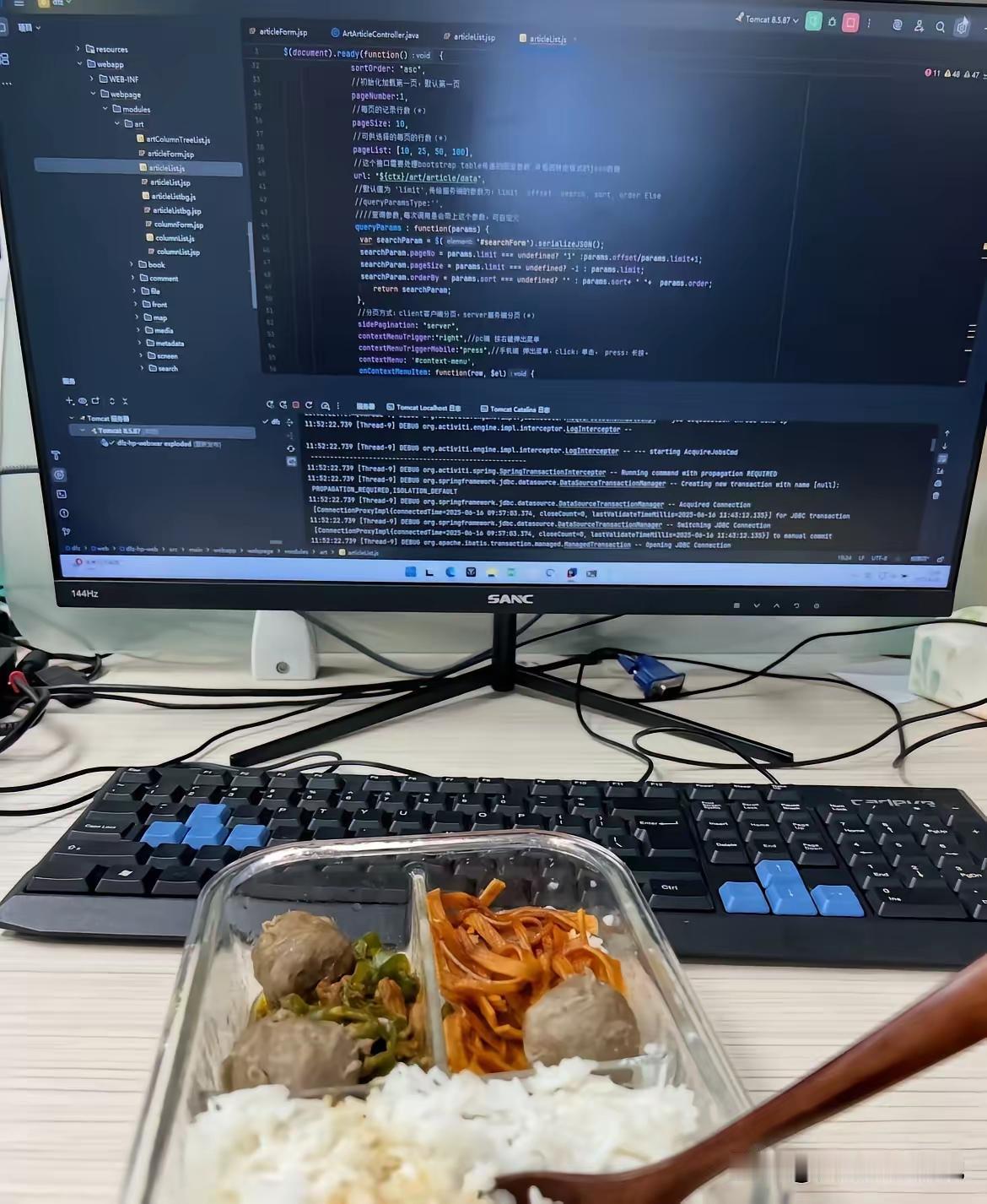 原来细算一笔账才发现现实有多扎心。单人月薪五千，

一年到手六万，夫妻俩都这个收