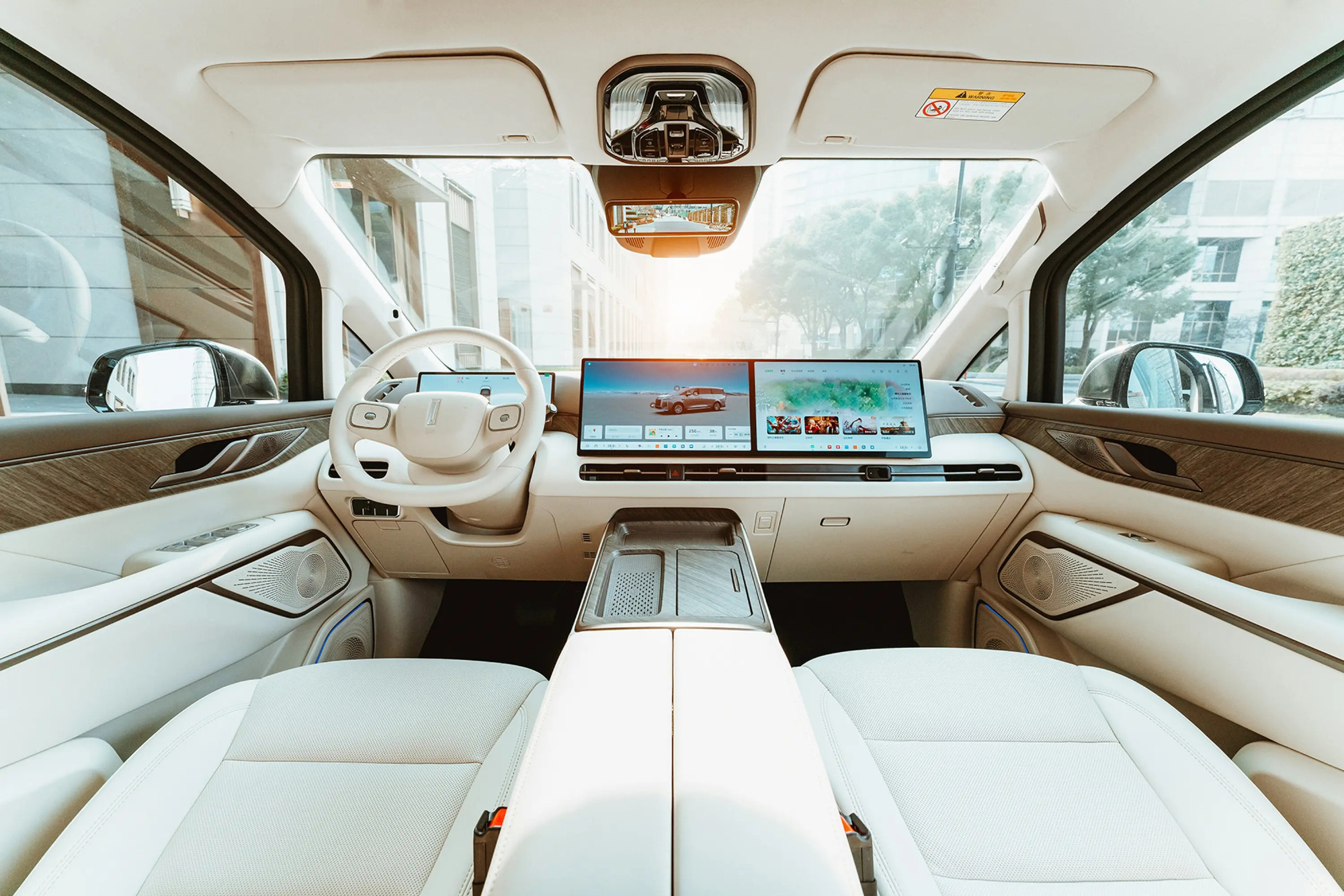 魏牌高山这台新能源MPV真的把家庭出行的需求摸得透透的连续多月稳居销量前列，还达