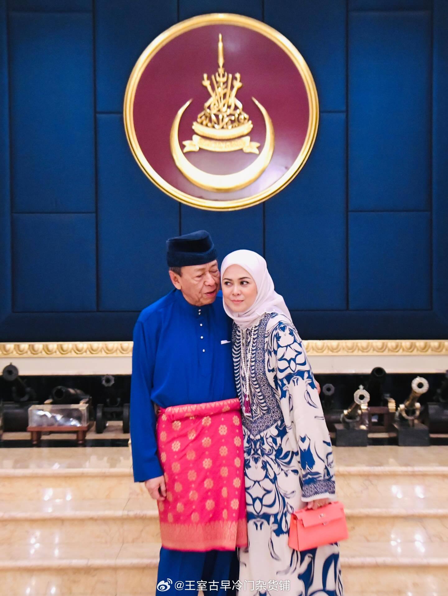 王室王室马来西亚王室雪兰莪 雪兰莪苏丹夫妇的合影，居然还秀恩爱
