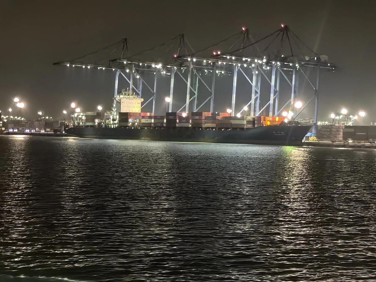 当然是真的，也是假的。

为什么说是真的呢？因为像有些船上像船长这种职位的船员一