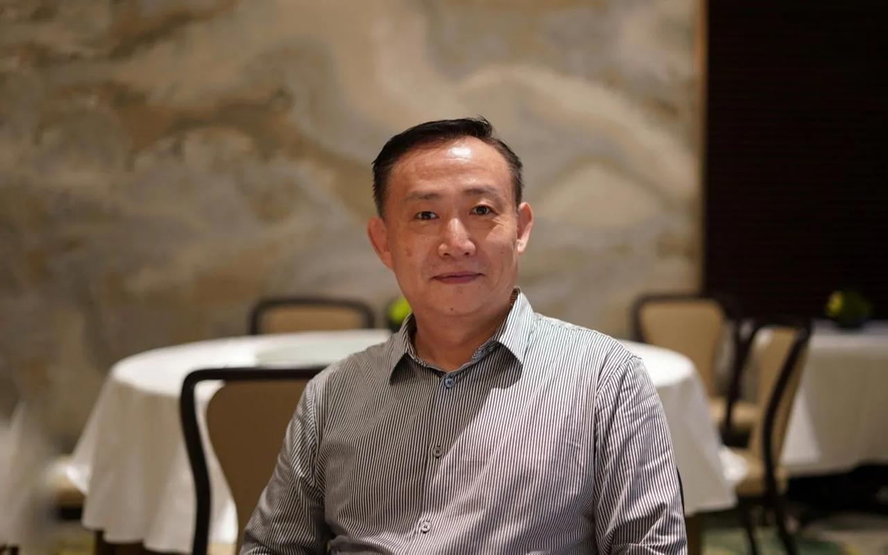 【你们看如何？】
有位网友提议：
把农业交给温铁军
把经济交给卢麒元
把教育交给