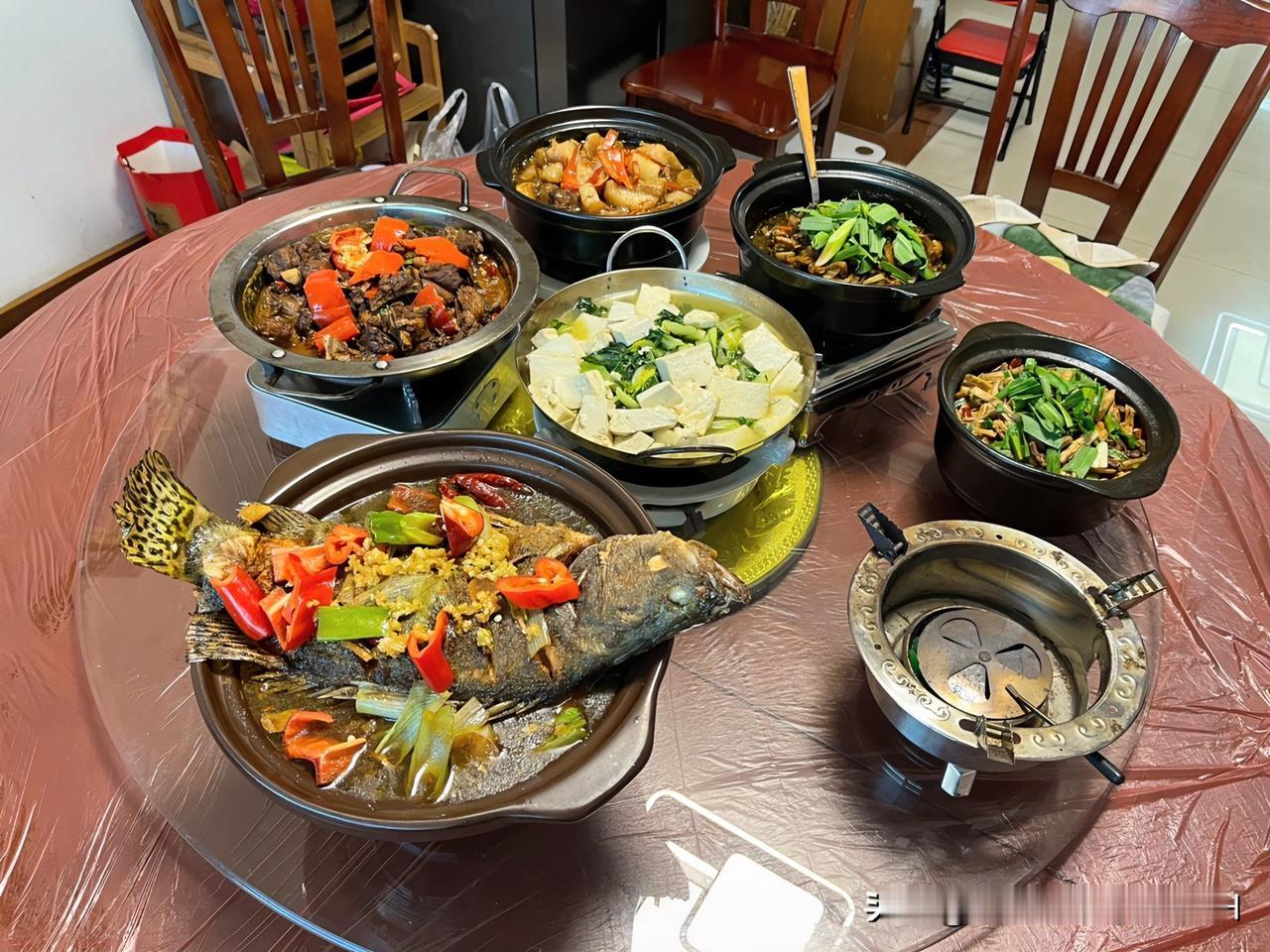 以前滴酒不沾的我，觉得自己最近是不是，得了酒精依赖症了！
一个星期，就要喝两次酒