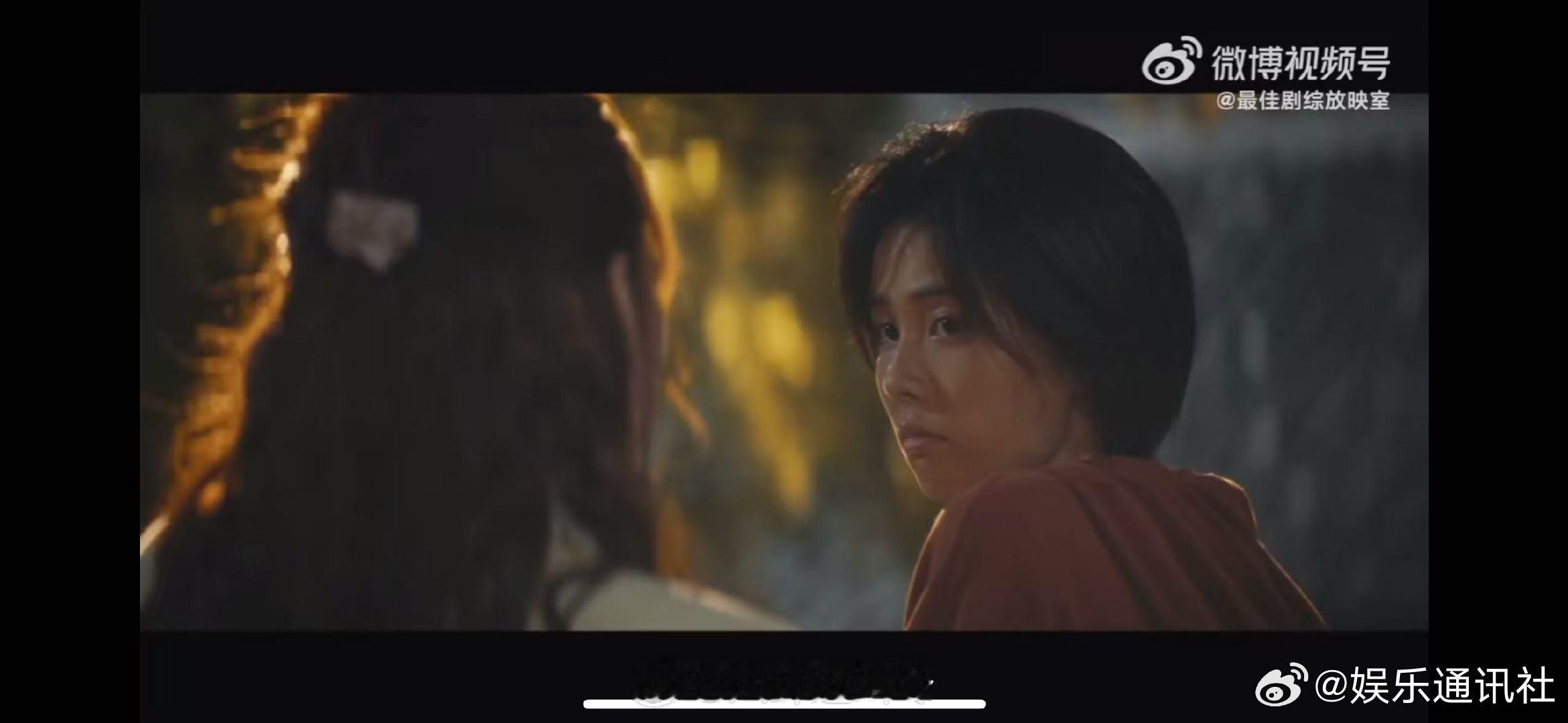 白鹿[超话]第一次在公司年会上发言，面对全公司的目光，夏凤华眼神里写满了自信和坚