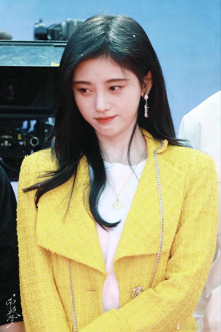 jjy鞠婧祎苏绿夏 jjy鞠婧祎万花世界 再红一点吧，红到路人皆知，红到没人敢诋