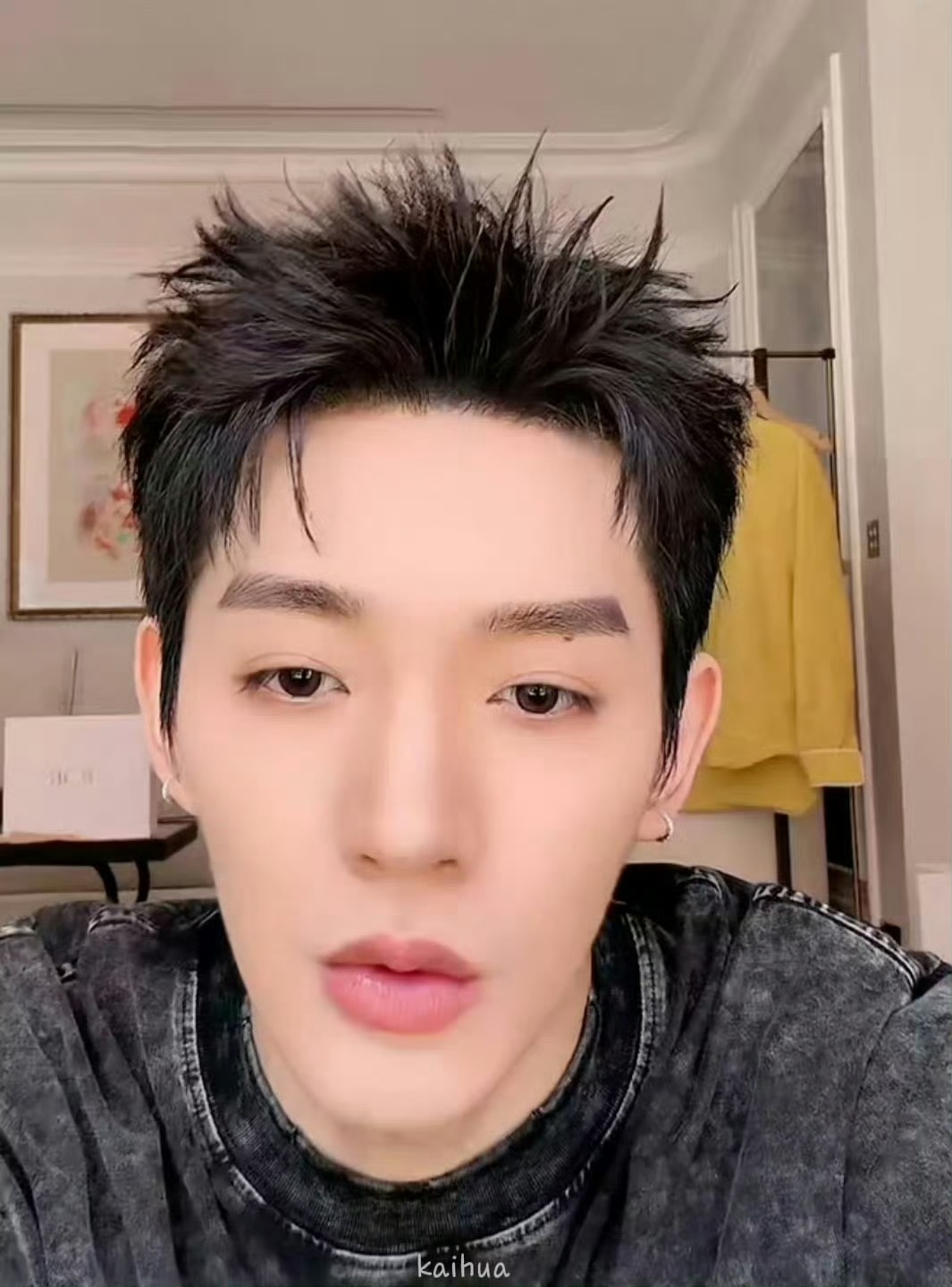 邓为说自己没吃马卡龙邓为把马卡龙都给粉丝了隔着屏幕感受到满满的暖意，邓为备好马卡