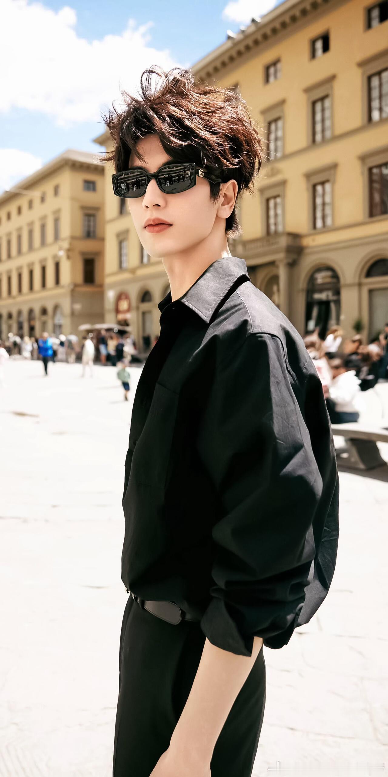 张凌赫扫腿动作好丝滑反复循环张凌赫的扫腿片段，优越长腿直接buff拉满，不管是剧